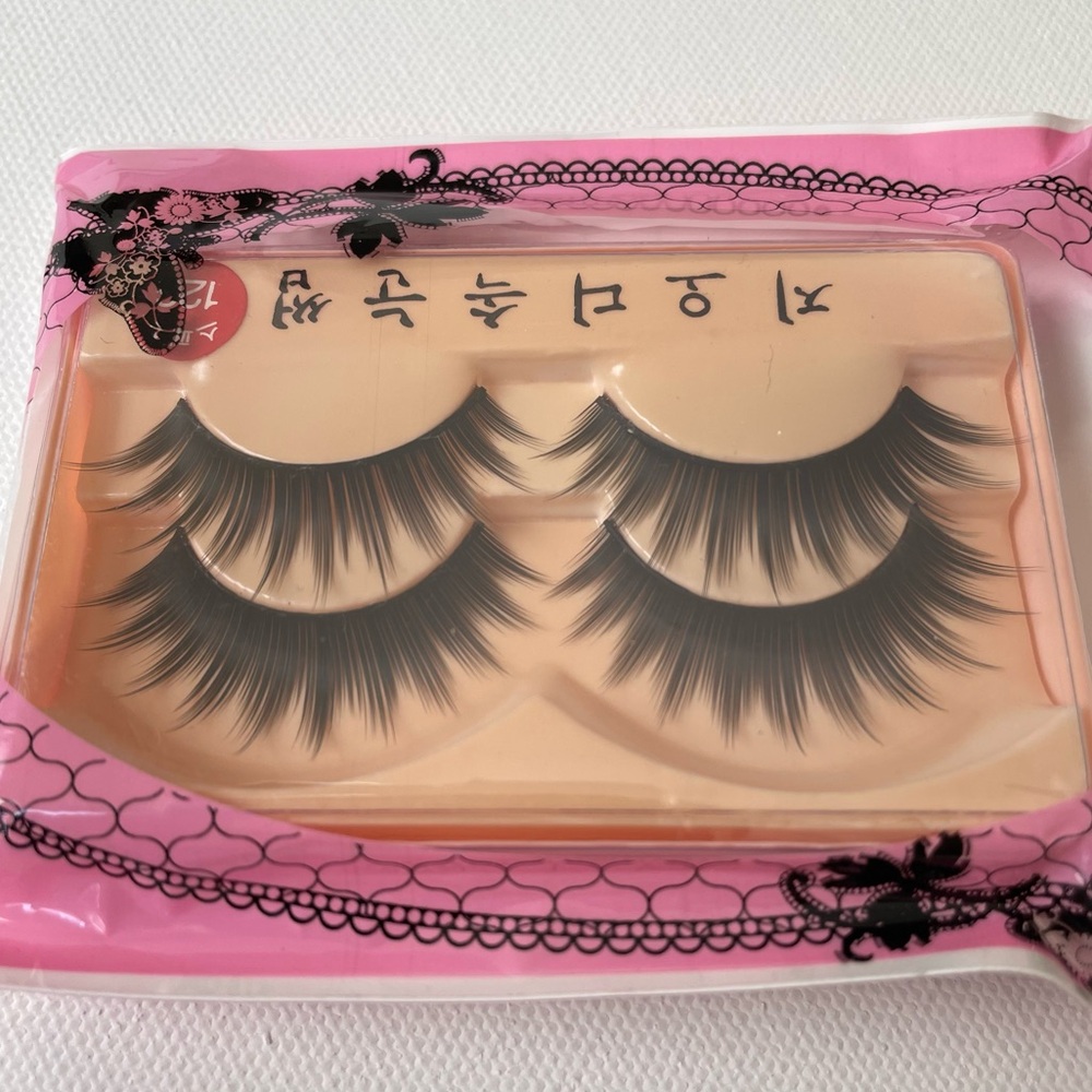 Full eyelashes- 2 pairs